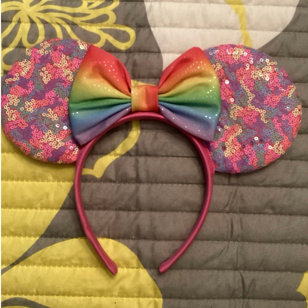 NWOT Disney Minnie Mouse Rainbow Sequin ears satin rainbow bow headband